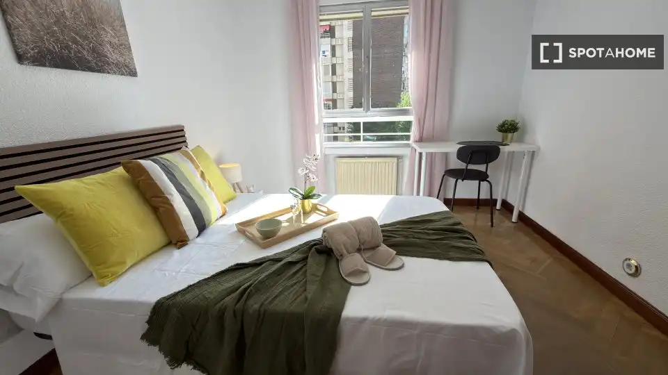 Bedroom of Flat for rent in Madrid  with Air Conditioner, Heating and Furnished