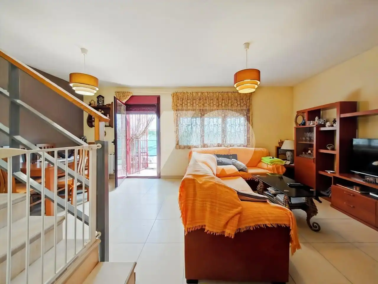 Wohnzimmer von Einfamilien-Reihenhaus zum Verkauf in Torija mit Heizung und Privatgarten