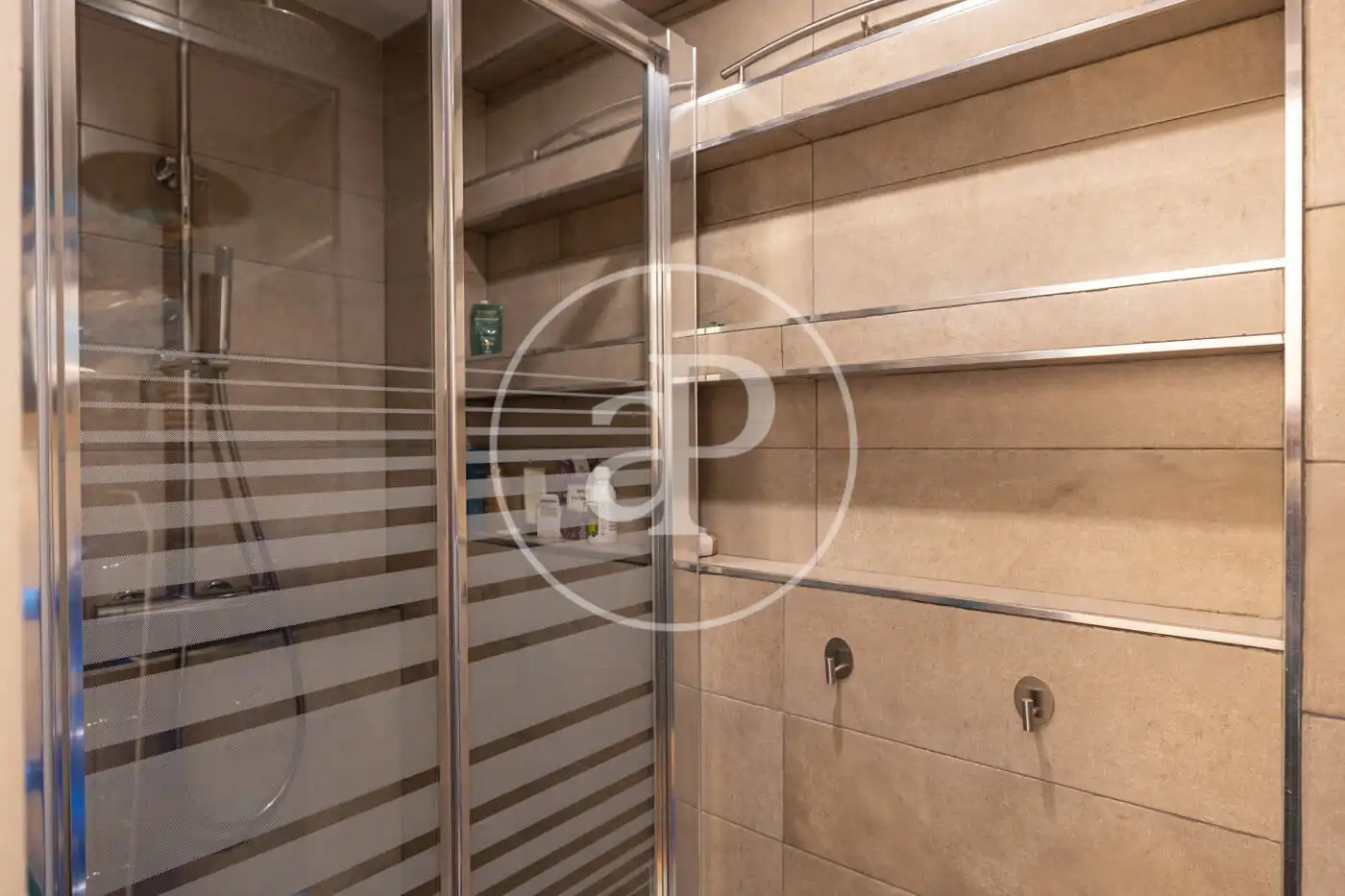 Bathroom of Flat for sale in Barcelona  with Air Conditioner and Heating