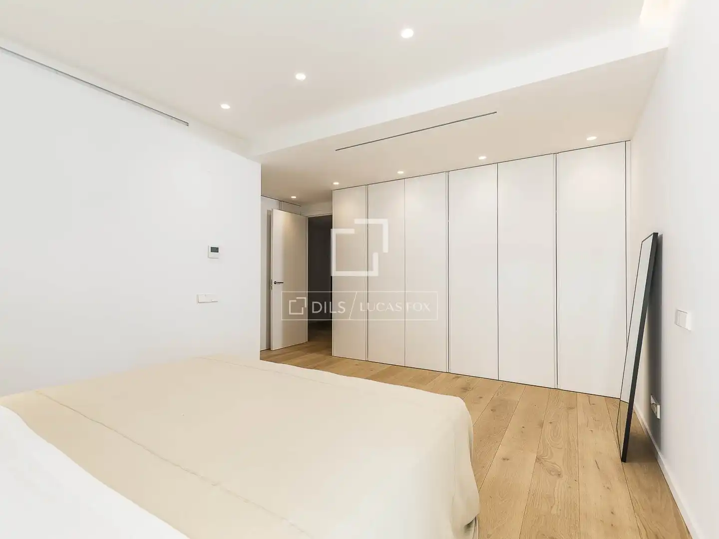 Schlafzimmer von Wohnung zum Verkauf in Barcelona mit Klimaanlage, Heizung und Privatgarten