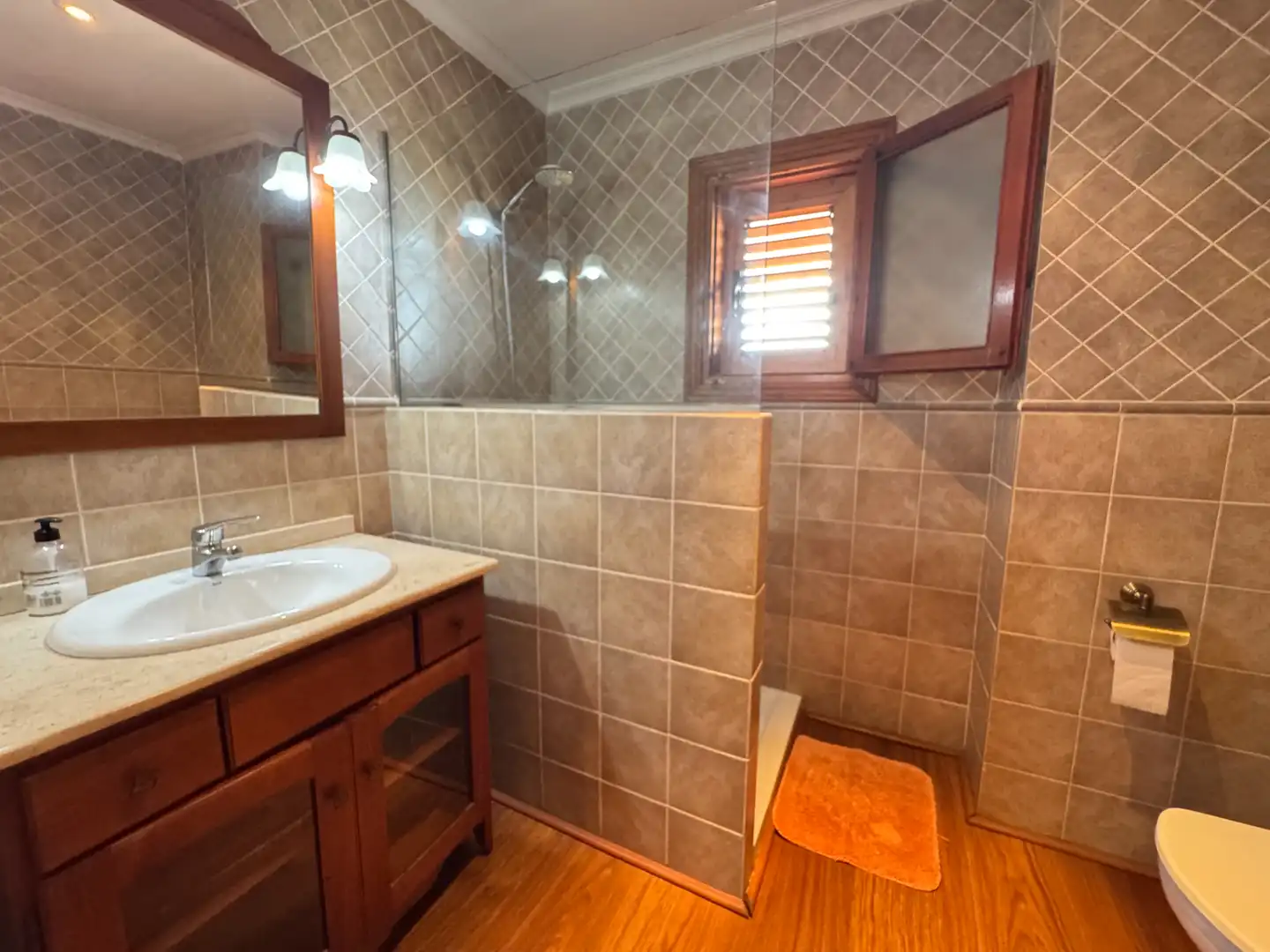 Baño de Piso de alquiler en Santa Pola con Aire acondicionado, Calefacción y Terraza