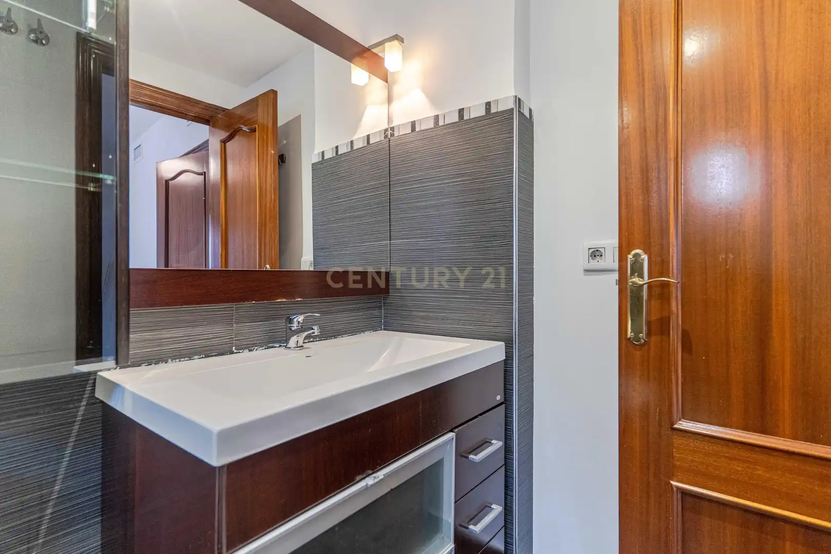 Bathroom of Apartments for sale in La Zubia Ciudad