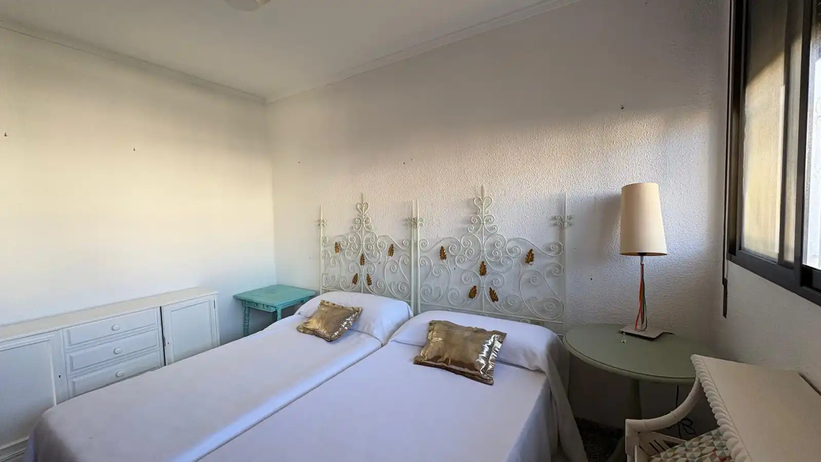 Bedroom of Houses for sale in L'Eliana  with Air Conditioner, Terrace and Storage room
