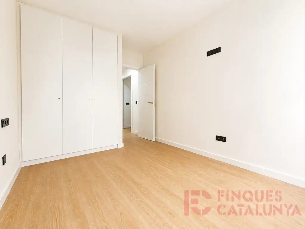 Piso en venta en Girona con Calefacción y Balcón