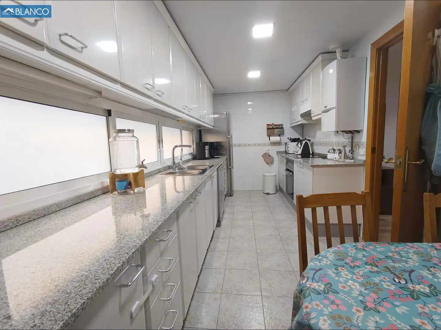 Kitchen of Houses for sale in L'Hospitalet de Llobregat  with Air Conditioner, Heating and Terrace