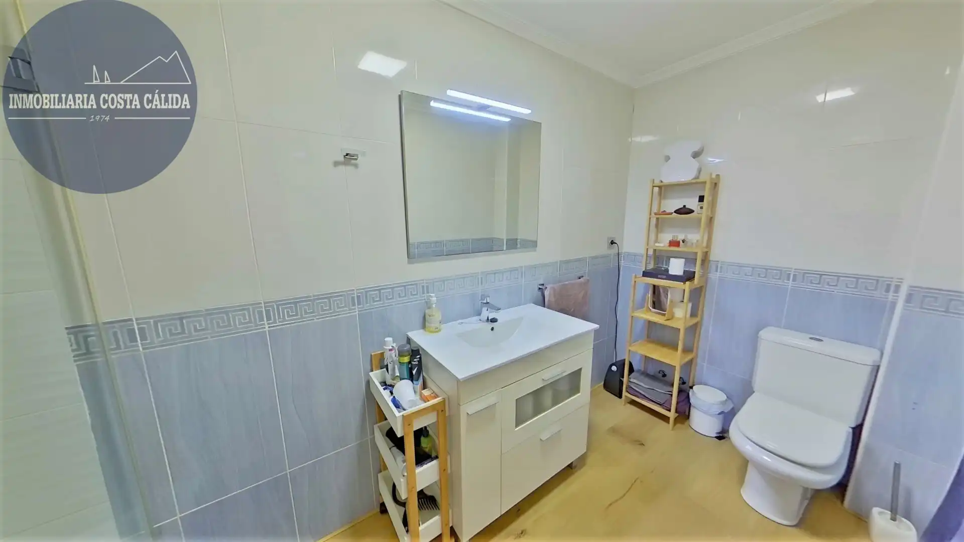 Badezimmer von Einfamilien-Reihenhaus zum Verkauf in Águilas mit Klimaanlage, Heizung und Privatgarten