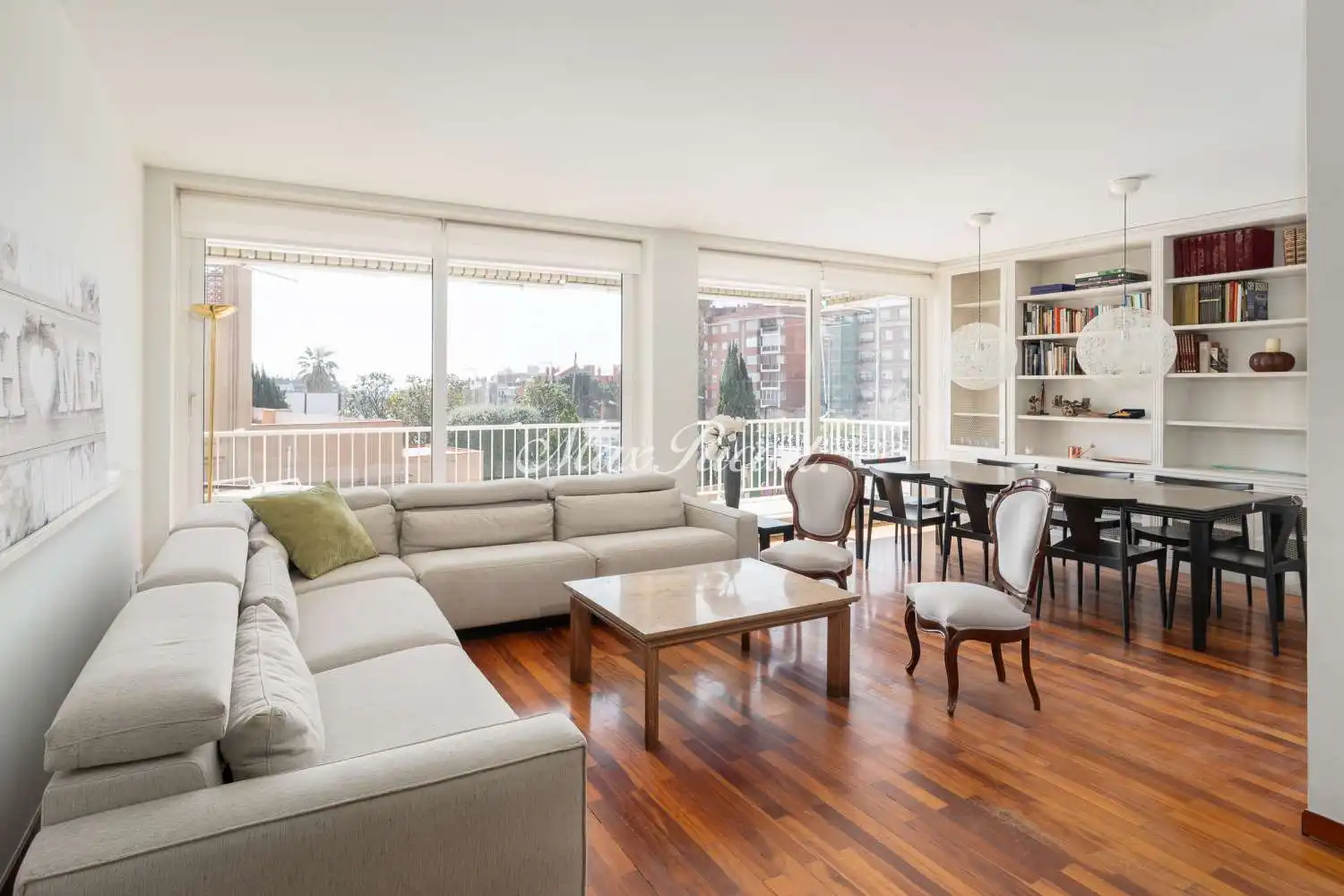 Living room of Flat for rent in  Barcelona Capital  with Air Conditioner, Heating and Terrace