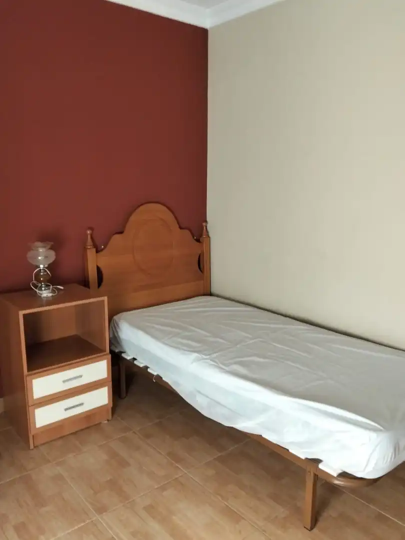 Schlafzimmer von Erdgeschoss zur Miete in Arona mit Terrasse, Möbliert und Ofen