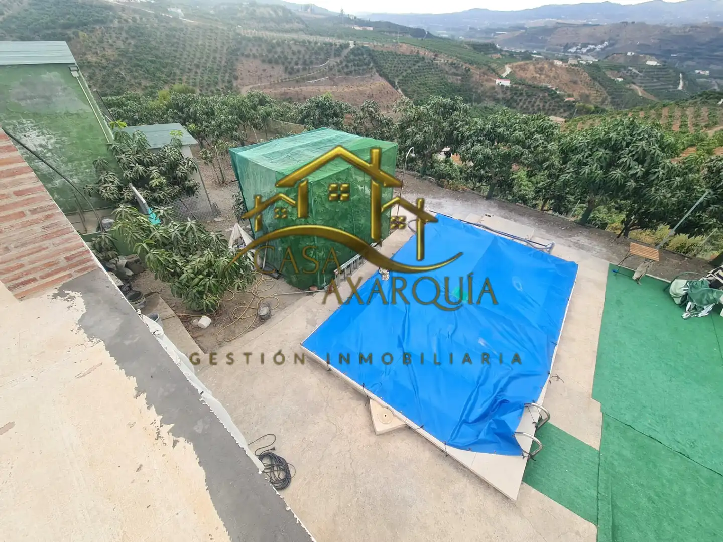 Vista exterior de Finca rústica en venda en Vélez-Málaga amb Jardí privat, Terrassa i Piscina