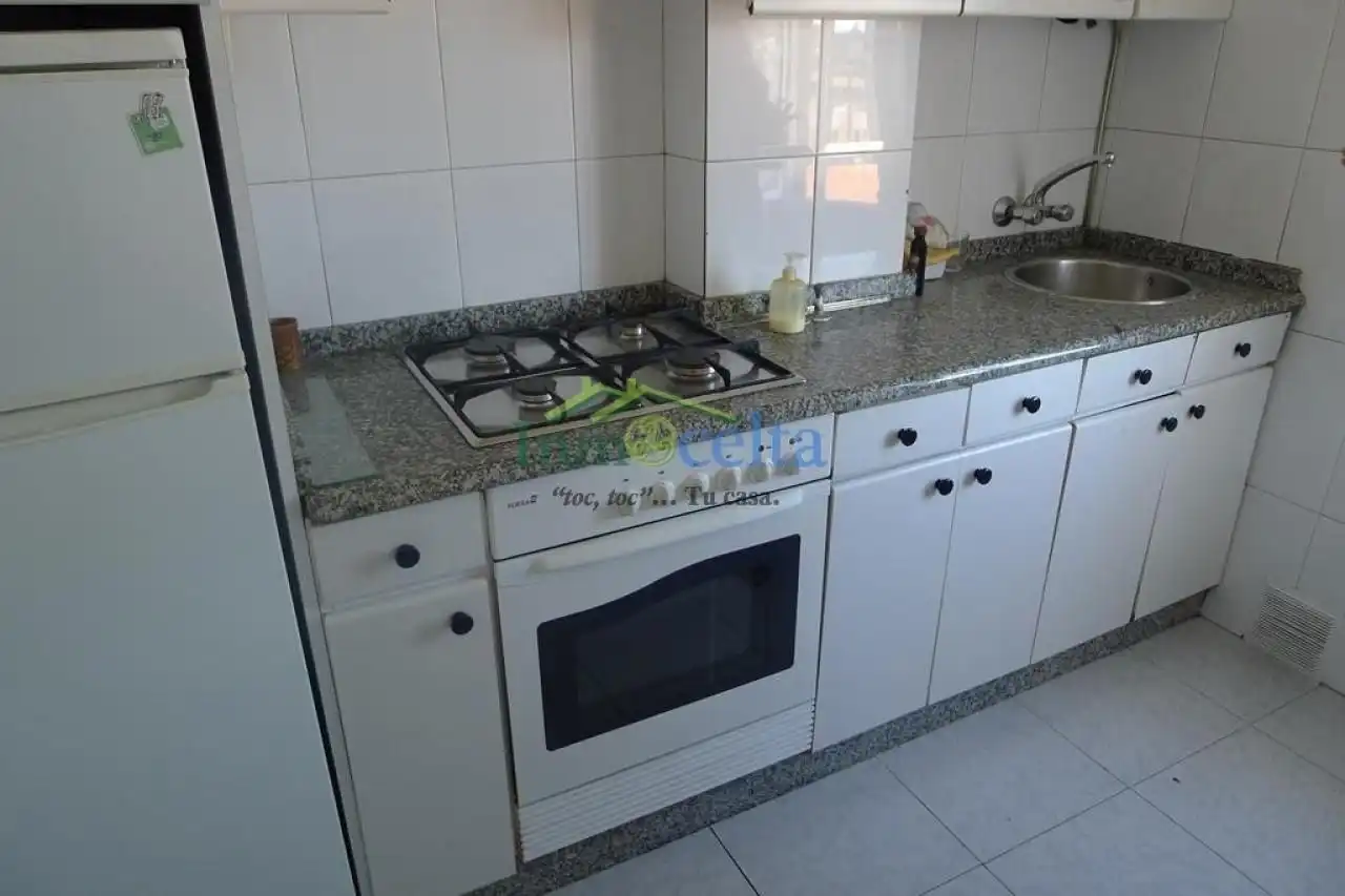 Kitchen of Houses for sale in Ourense Capital   with Heating, Storage room and Furnished
