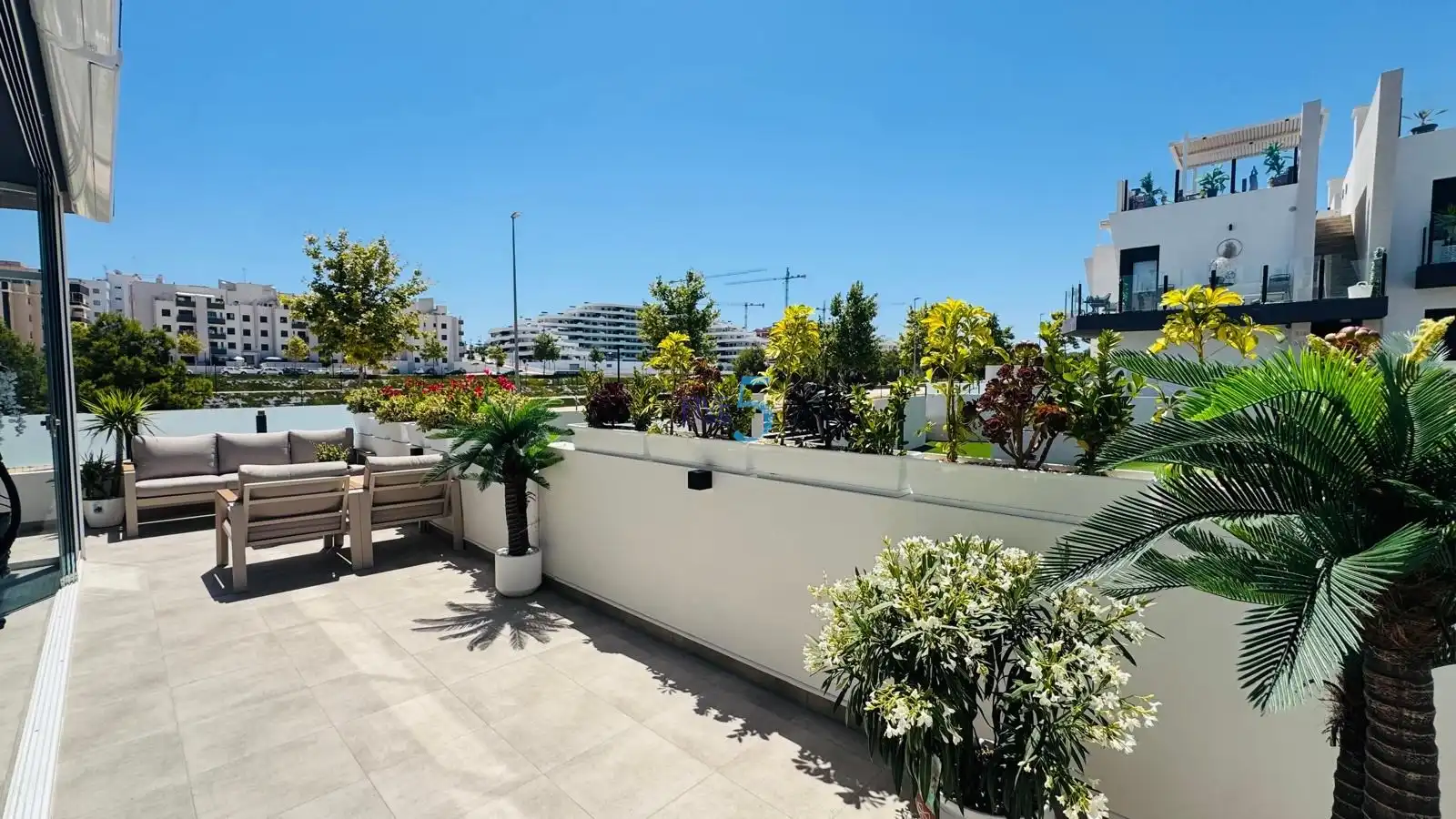 Terrasse von Wohnung zum Verkauf in Santa Pola mit Klimaanlage, Terrasse und Schwimmbad