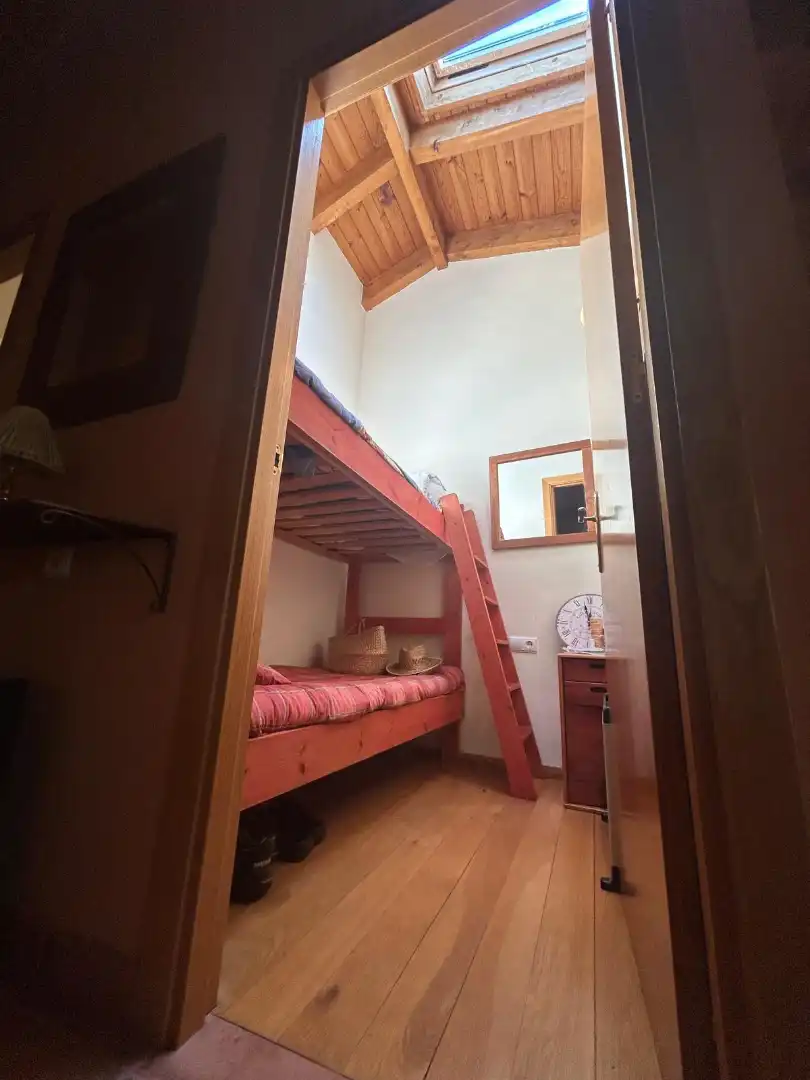 Schlafzimmer von Wohnungen zum Verkauf in Setcases mit Möbliert