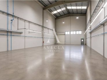 Industrial building to rent in Calle Granada 31
