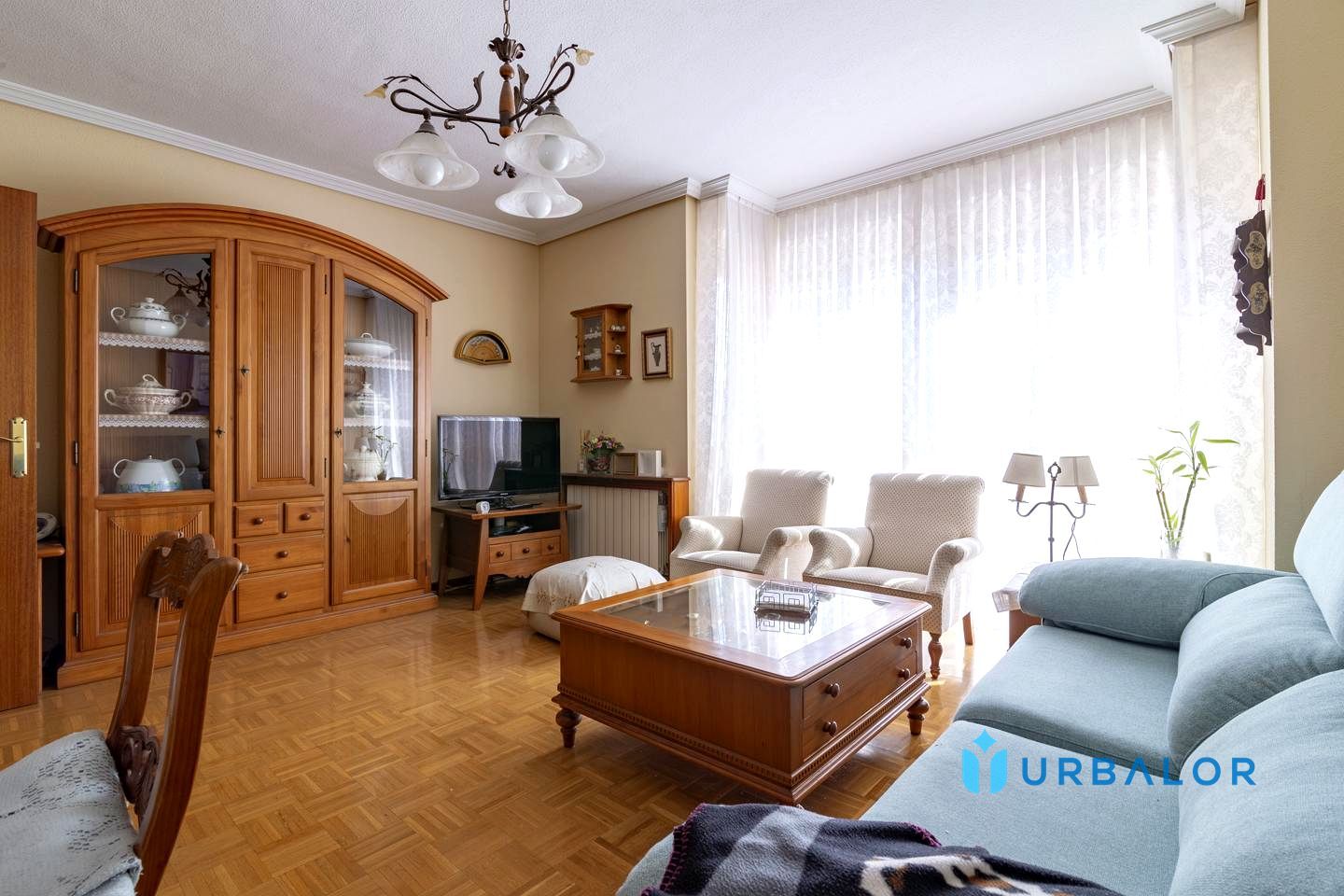 Sala d'estar de Pis en venda en  Madrid Capital amb Aire condicionat, Calefacció i Parquet