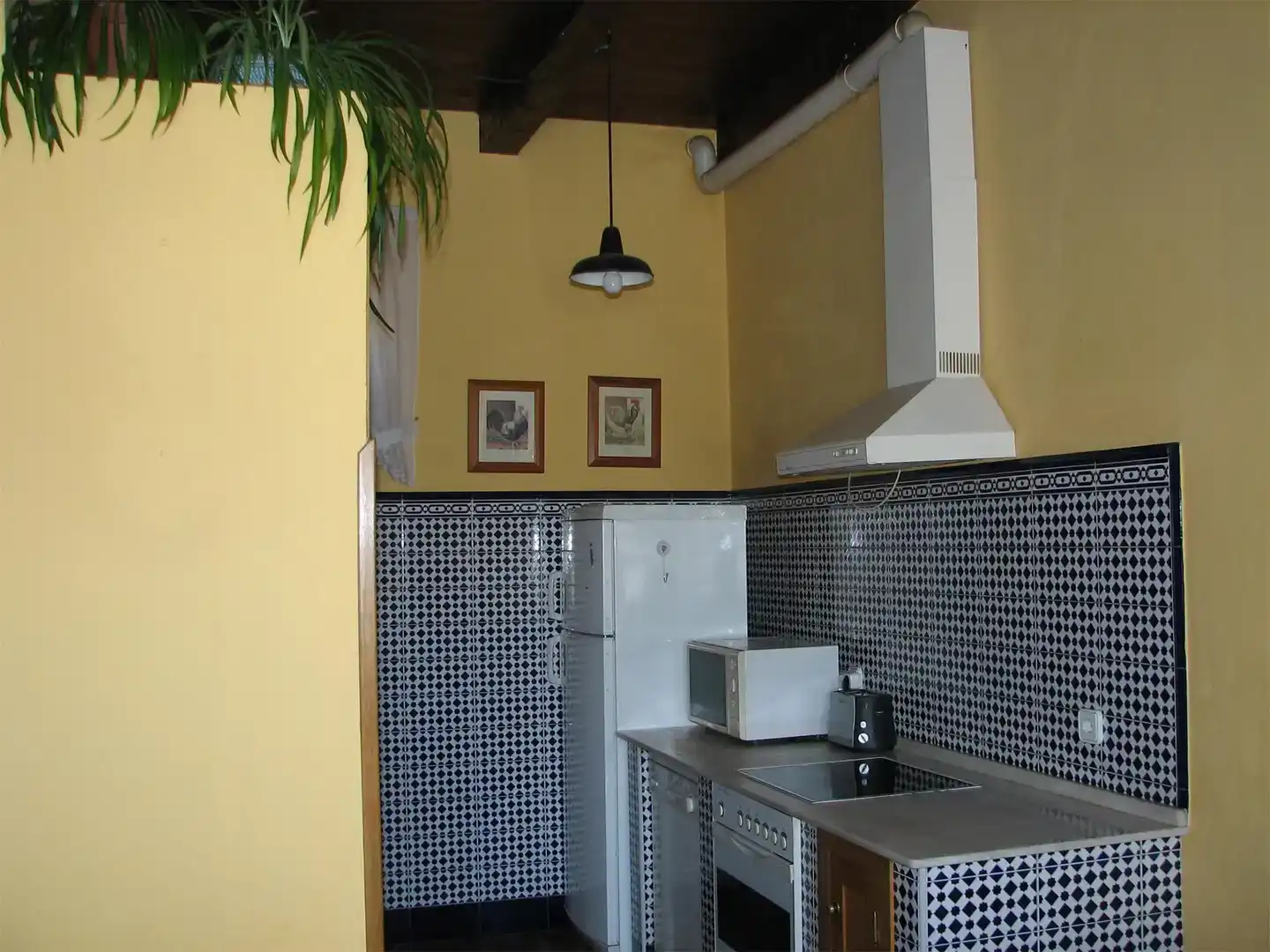 Cuina de Casa adosada en venda en Villablino amb Parquet, Moblat i Forn