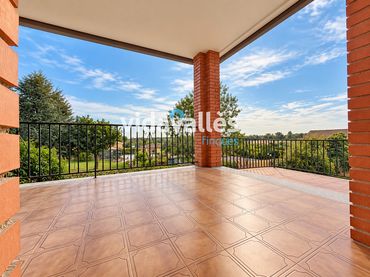 Casa amb balcó en venda a Carrer Rosella