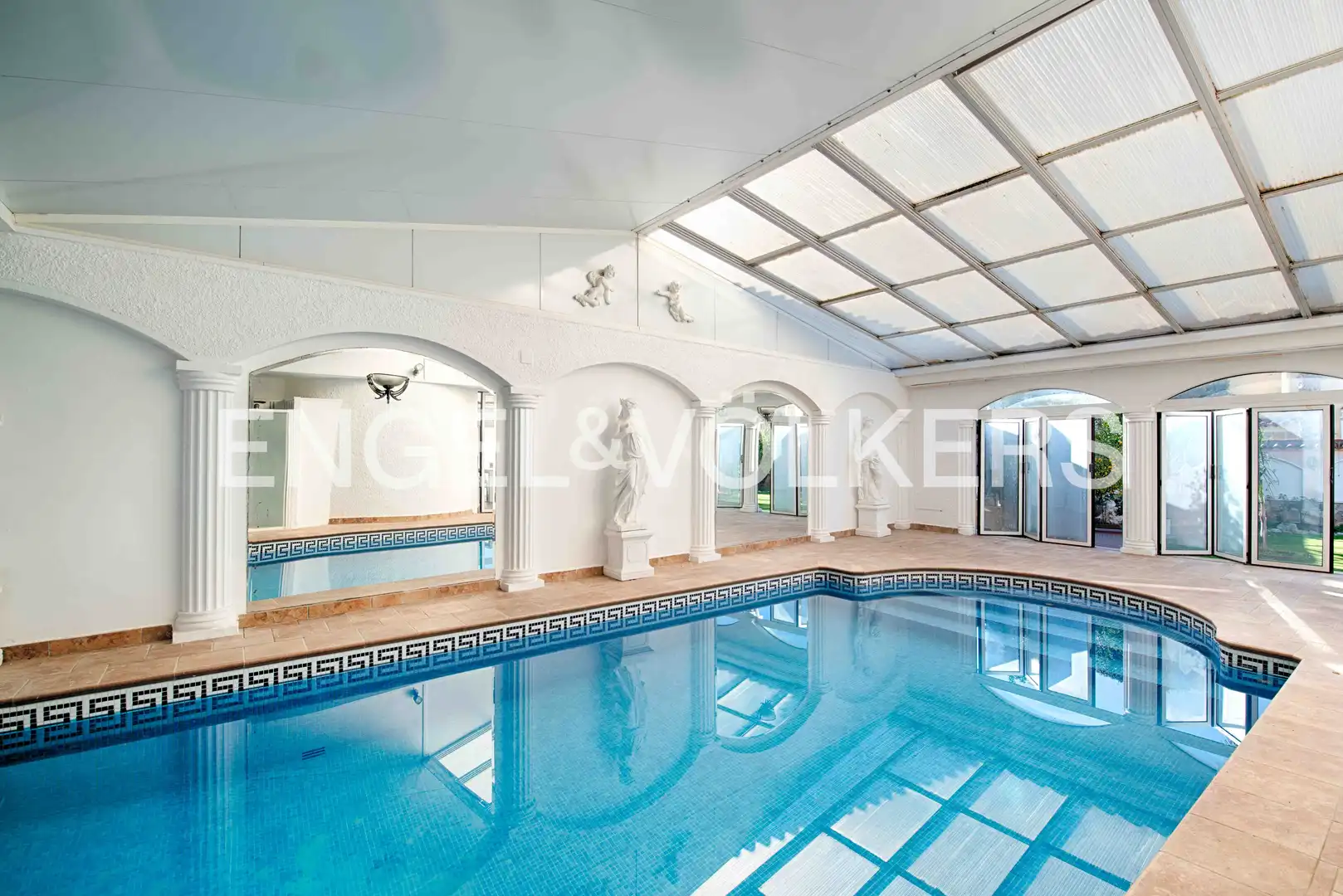 Casa con piscina en venta en Carrer Requesens, imagen 11