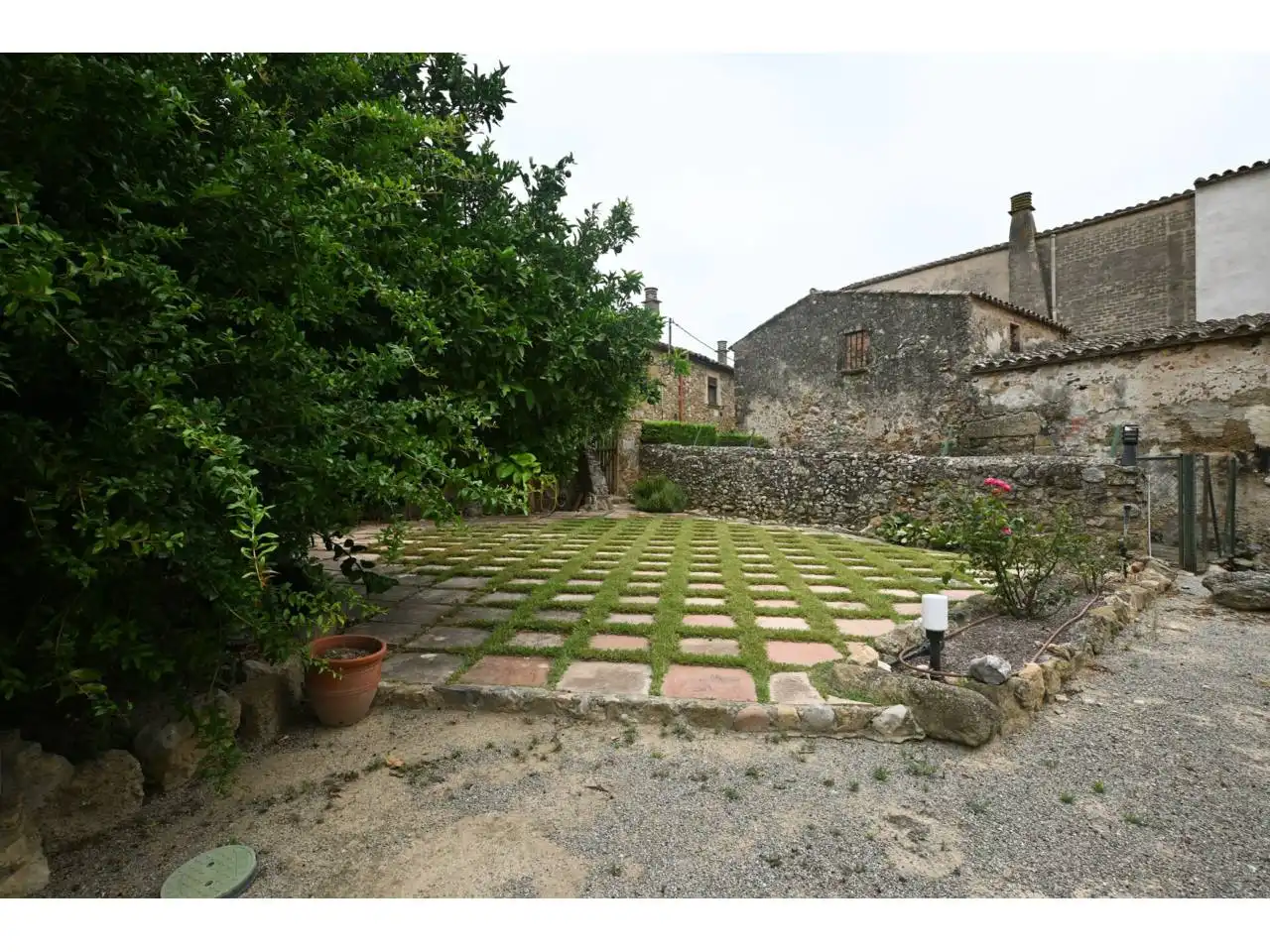 Jardí de Finca rústica en venda en La Tallada d'Empordà amb Aire condicionat, Calefacció i Jardí privat