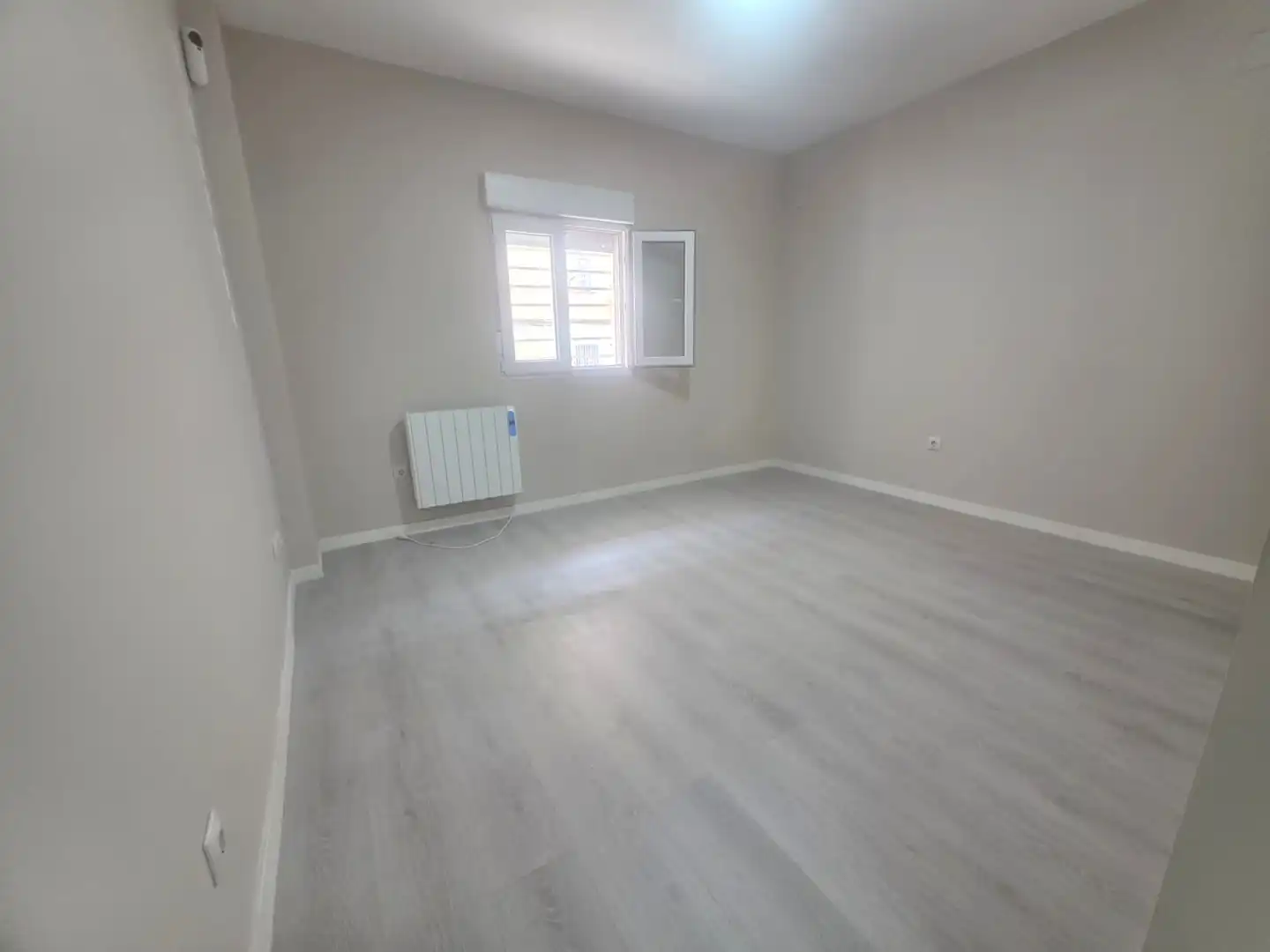 Bedroom of Flat for sale in Madrid  with Heating, Oven and Washing machine