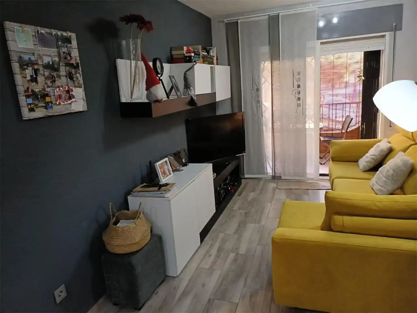 Sala d'estar de Apartament en venda en Roquetas de Mar amb Aire condicionat