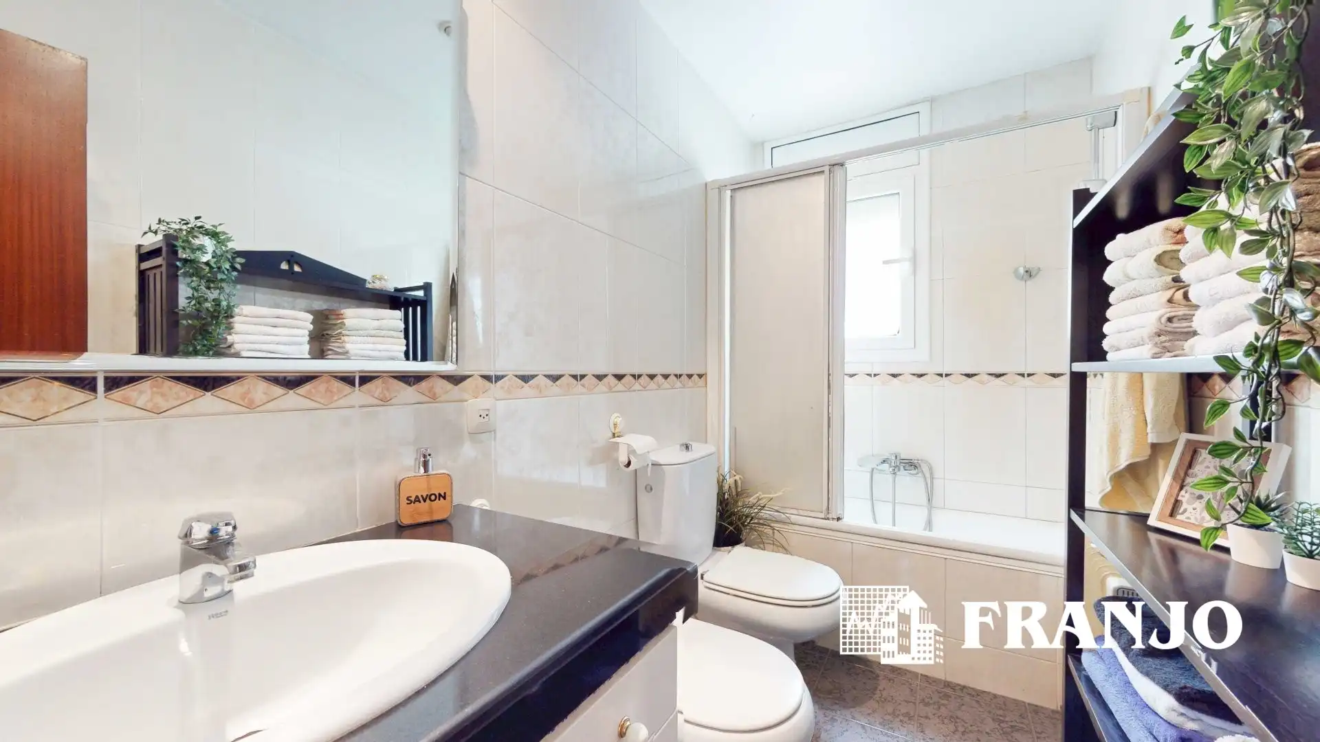 Badezimmer von Wohnung zum Verkauf in Barcelona mit Klimaanlage, Heizung und Terrasse