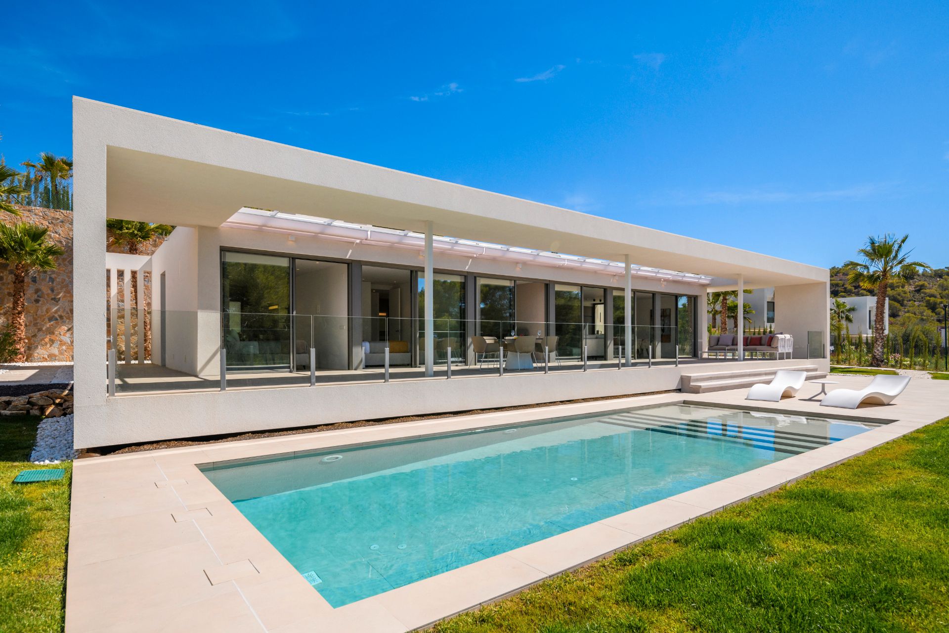 Vista exterior de Casa o xalet en venda en Orihuela amb Aire condicionat, Calefacció i Jardí privat