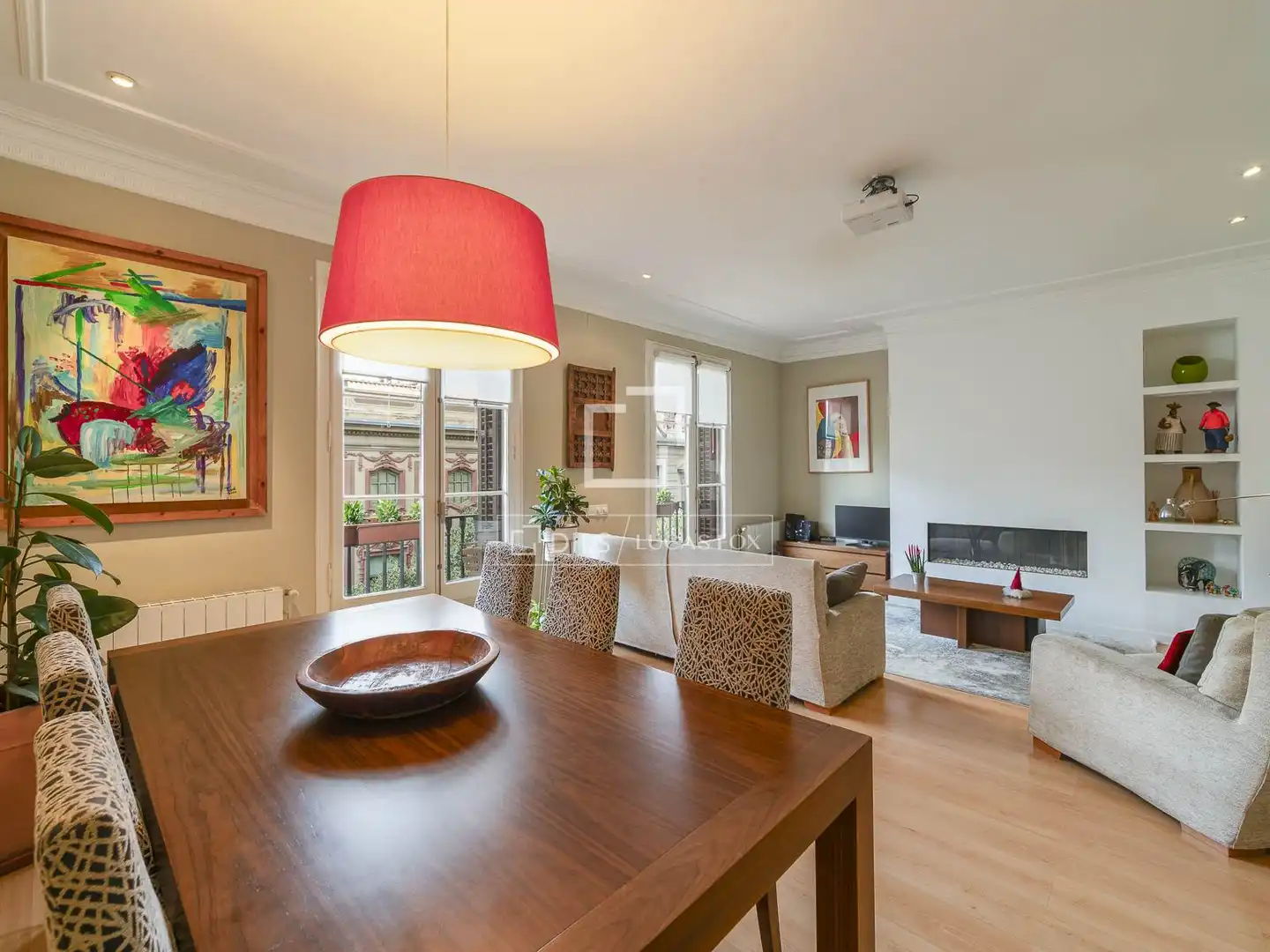 Außenansicht von Wohnung zum Verkauf in Barcelona mit Heizung und Balkon