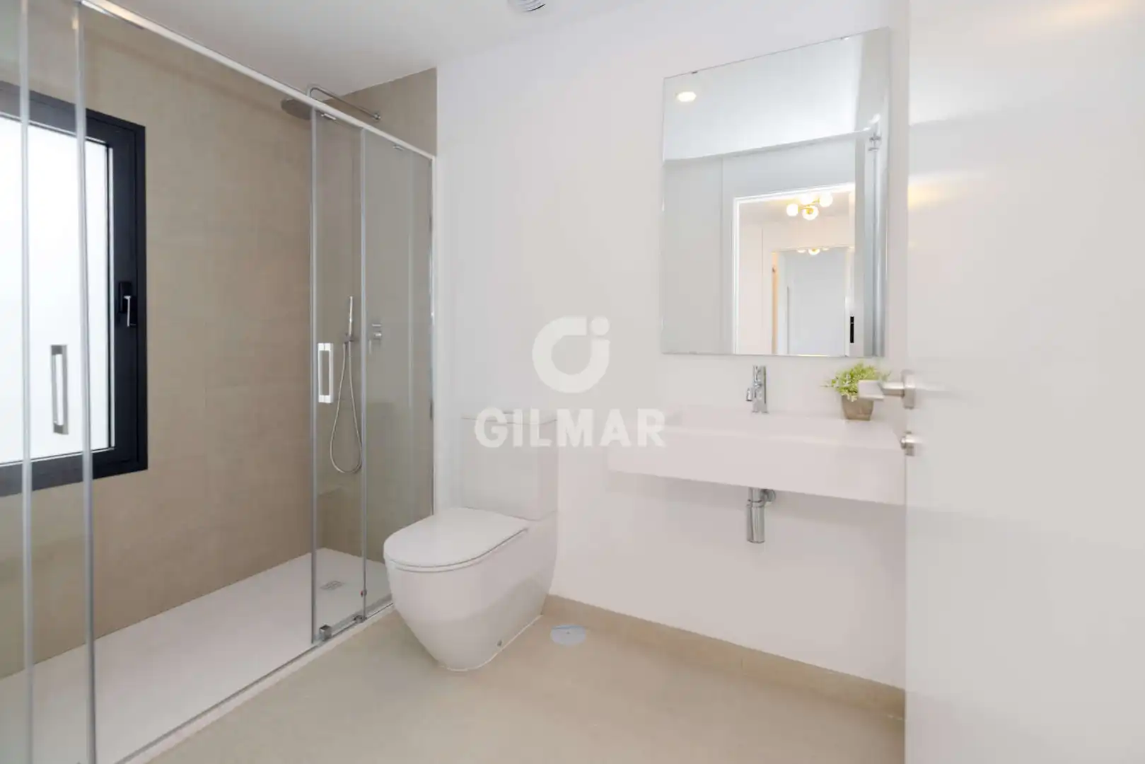 Baño de Casa adosada en venta en Estepona con Calefacción, Jardín privado y Piscina