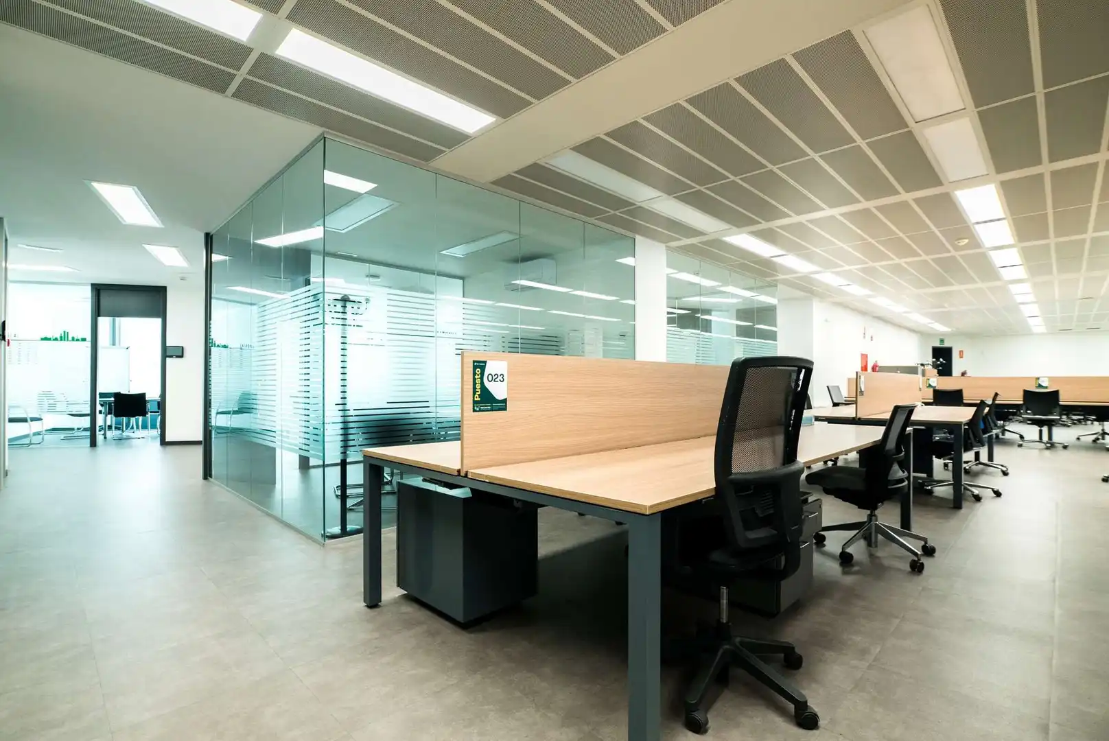 Oficina de alquiler en Cornellà de Llobregat con Aire acondicionado, Calefacción y Terraza