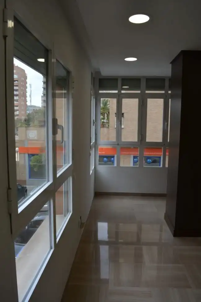 Oficina de alquiler en Barrio de Benicalap