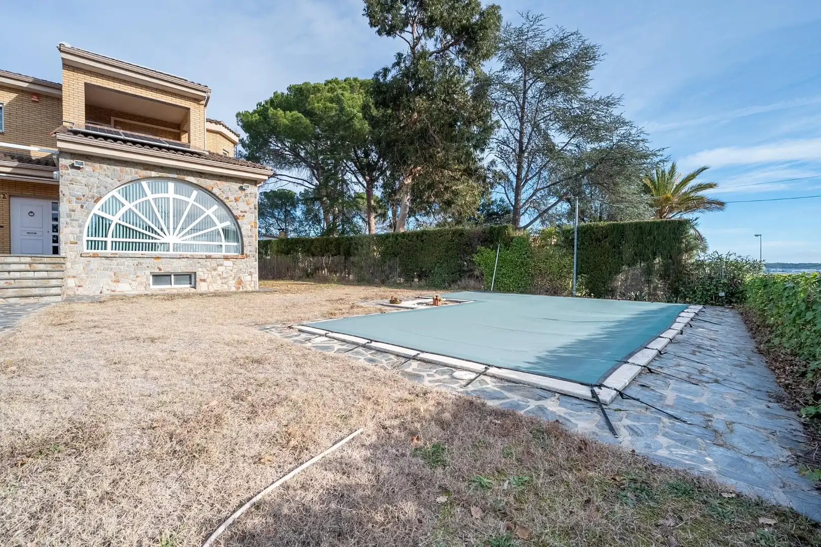 Piscina de Casa o xalet en venda en Castellar del Vallès amb Jardí privat, Terrassa i Balcó