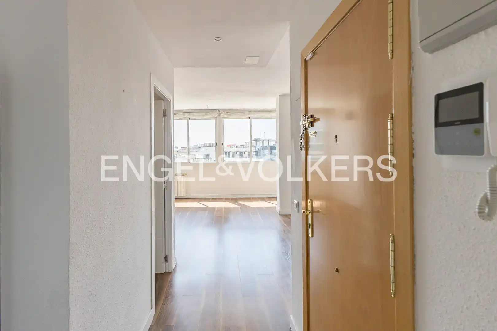 Flat for sale in Madrid  with Air Conditioner and Heating