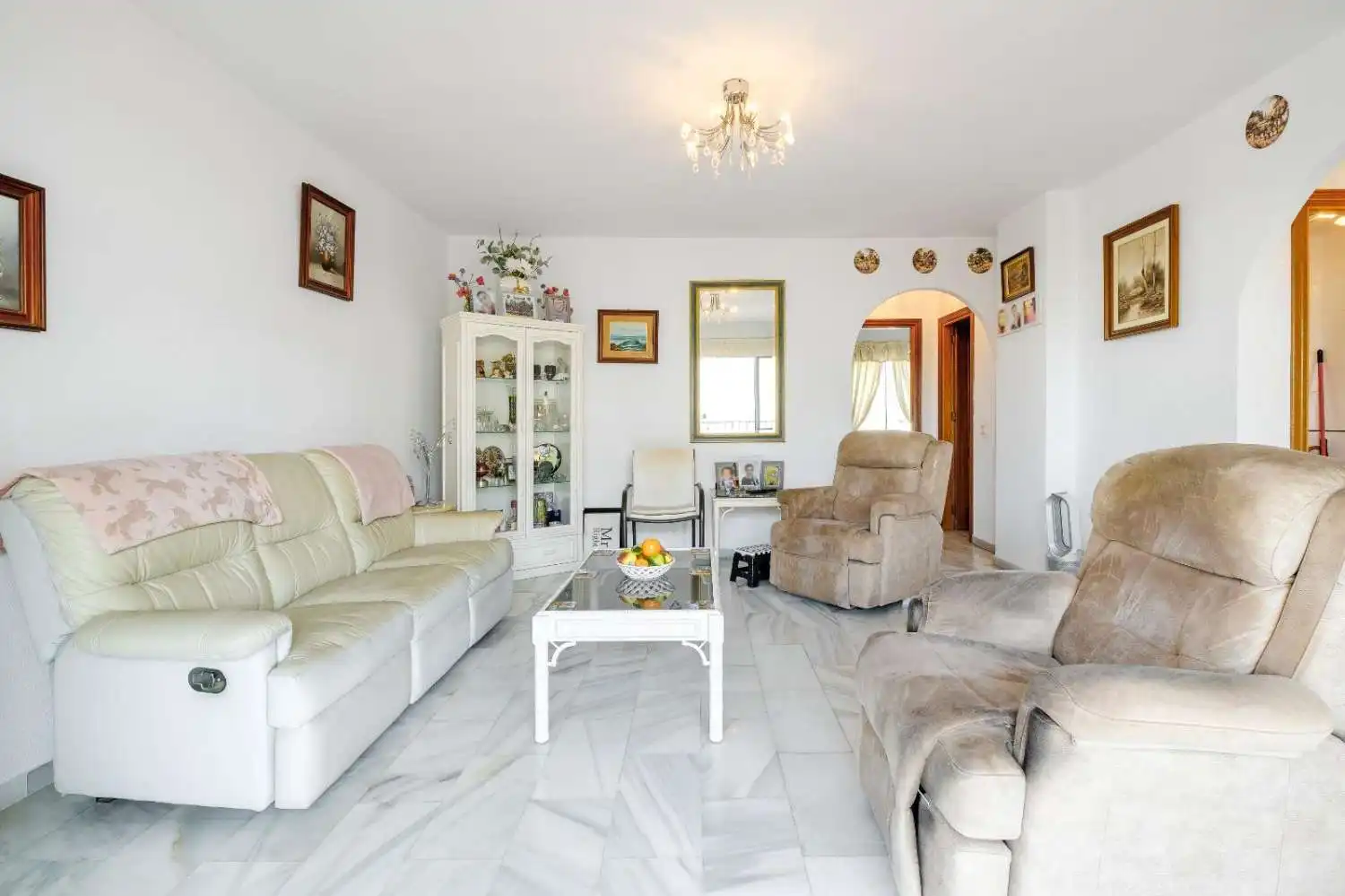Sala de estar de Apartamento en venta en Nerja con Piscina y Amueblado