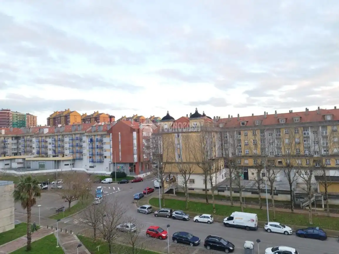 Außenansicht von Geschaftsraum zur Miete in Santander
