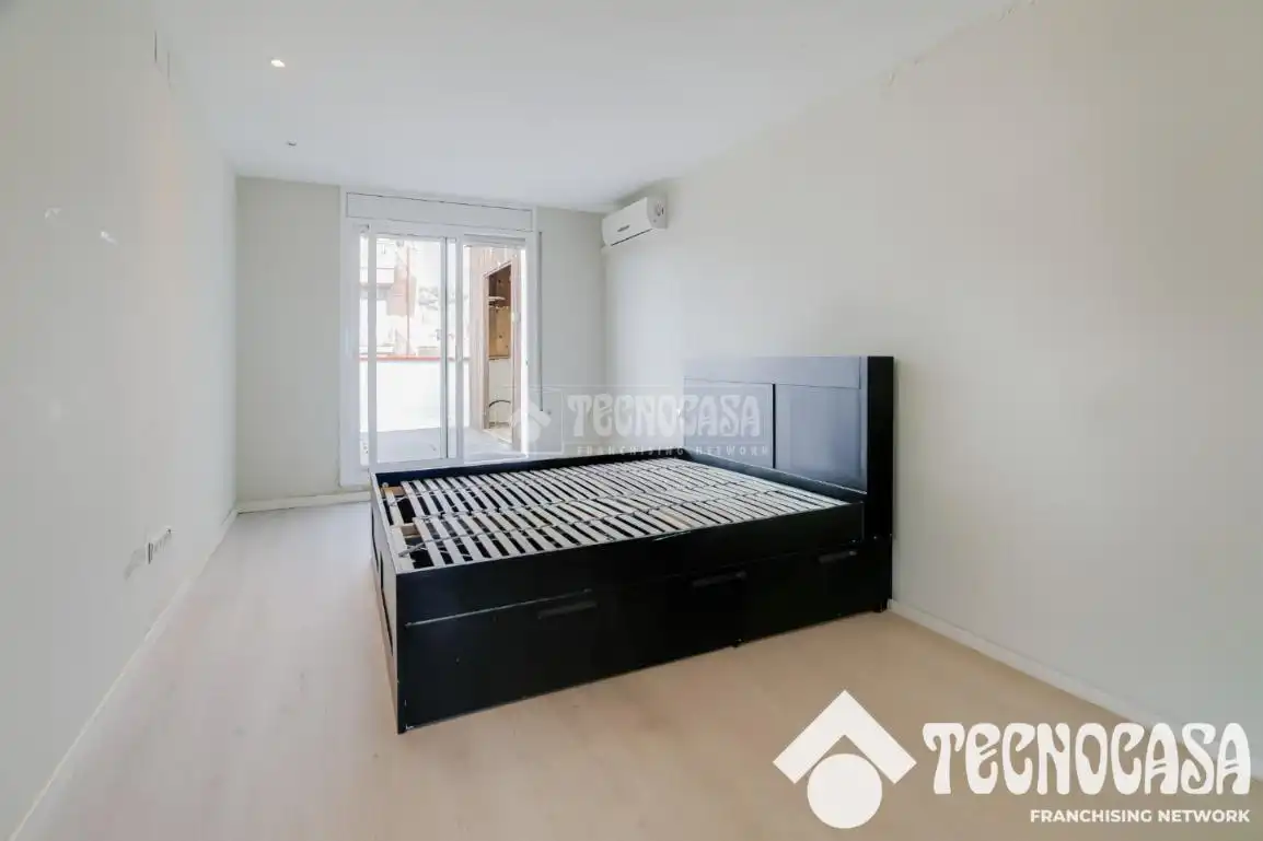 Habitación de Ático en venta en Barcelona con Aire acondicionado y Terraza