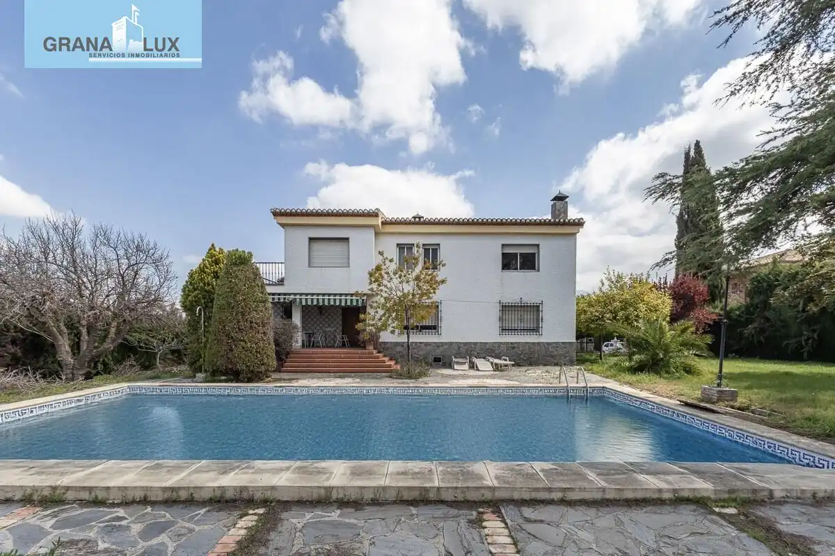Casa amb piscina en venda a Calle Geranio, imagen 2