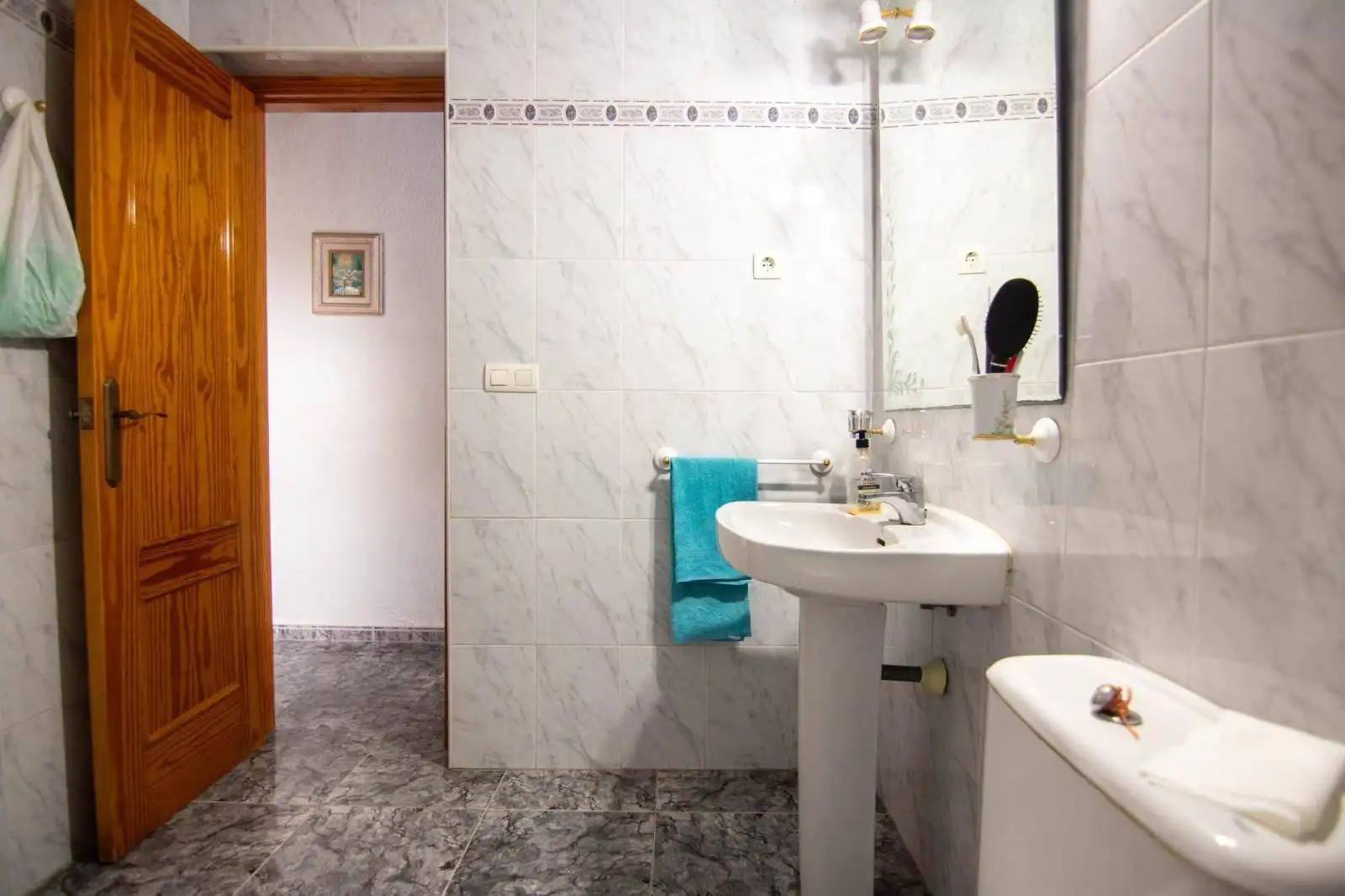 Badezimmer von Einfamilien-Reihenhaus zum Verkauf in Torrevieja mit Klimaanlage, Heizung und Terrasse