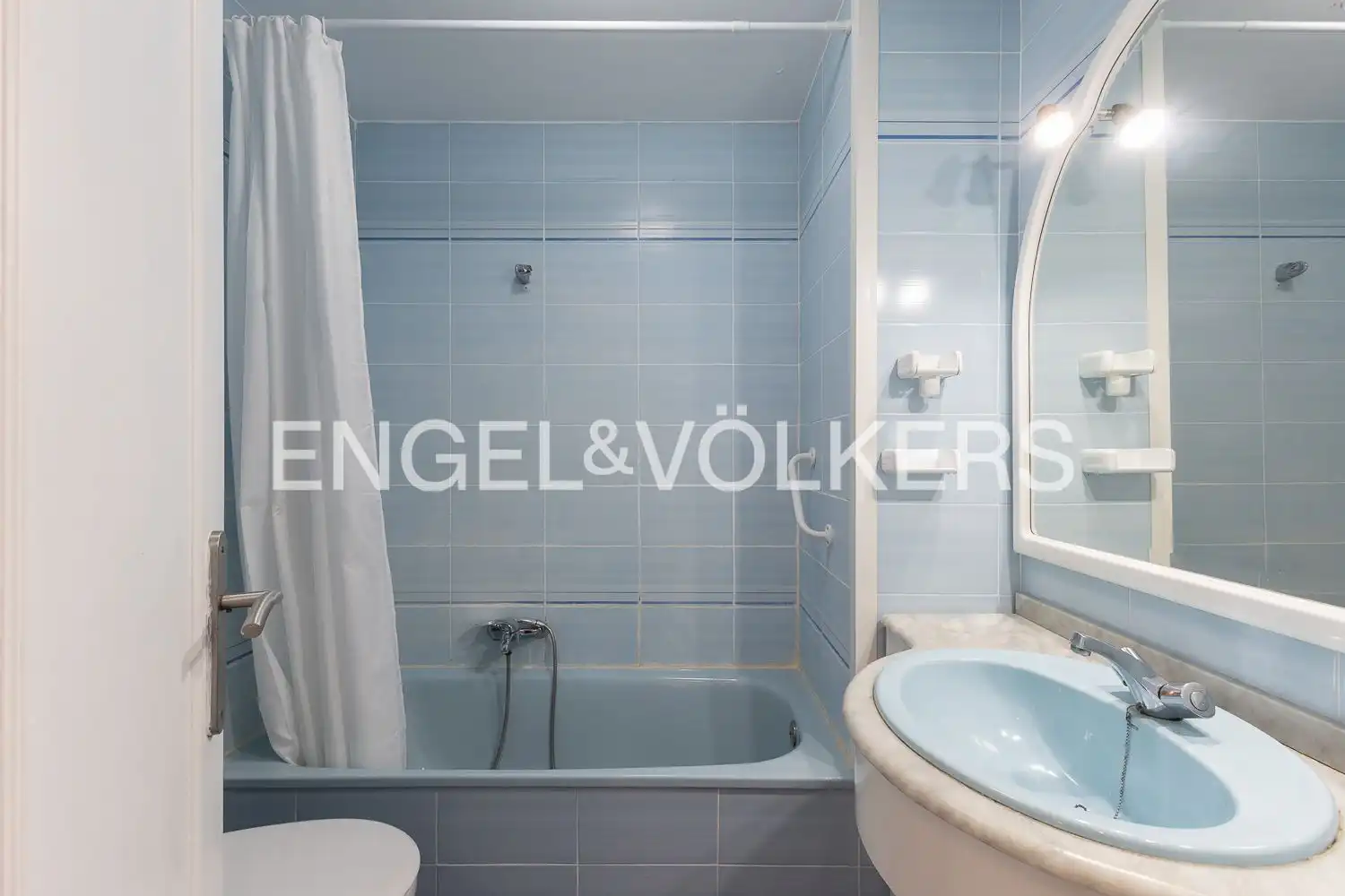 Baño de Piso en venta en Sueca con Calefacción, Terraza y Piscina