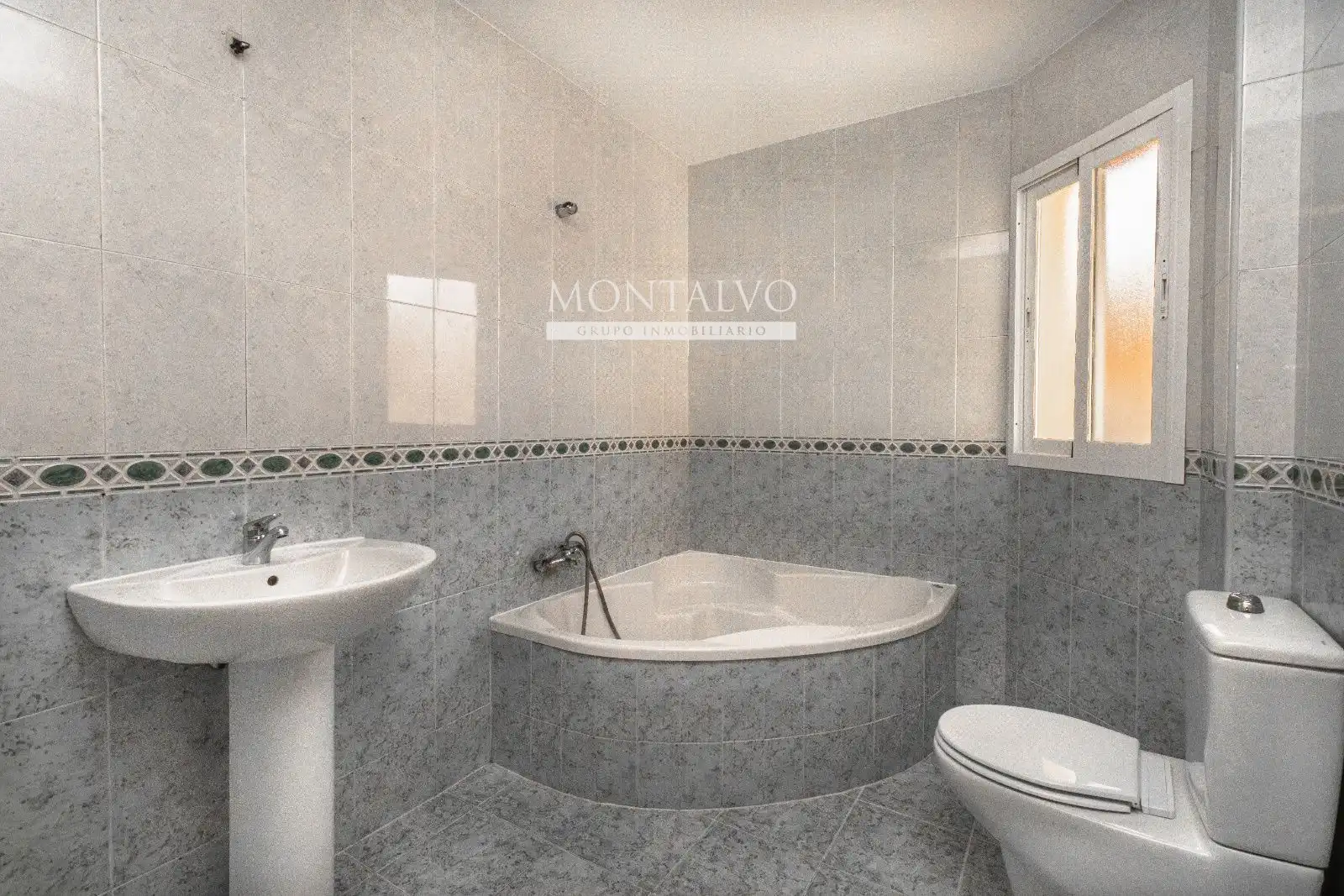 Baño de Casa adosada de alquiler en Atarfe con Terraza