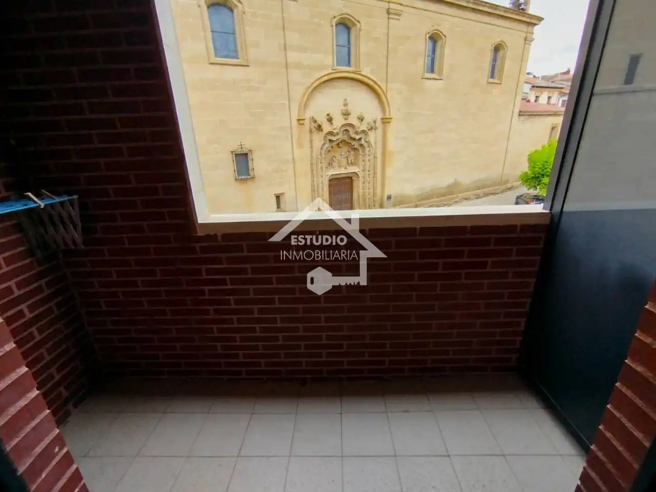 Terrasse von Wohnung zum Verkauf in Oyón-Oion mit Heizung, Abstellraum und Balkon