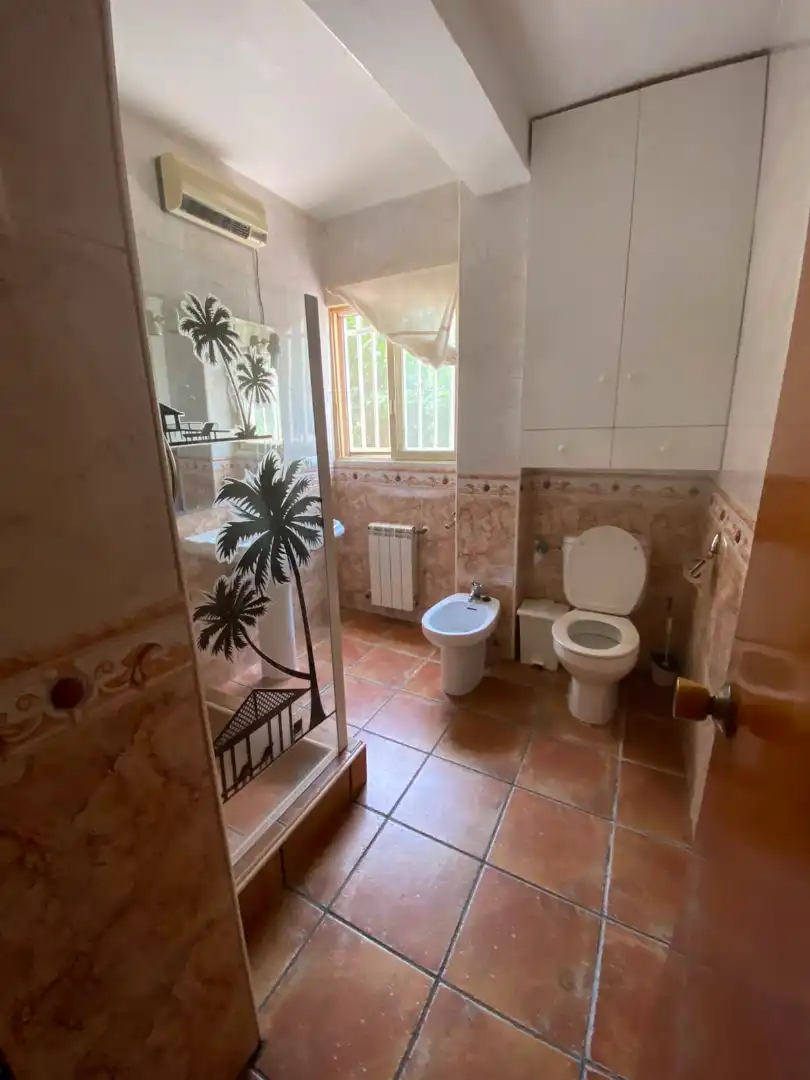 Badezimmer von Haus oder Chalet zum Verkauf in L'Alcora mit Klimaanlage, Heizung und Privatgarten