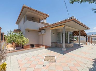 Villa à vendre à Calle Calle Reina Sofía 31