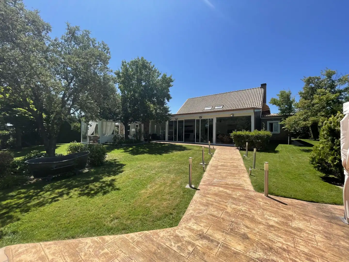 Vista exterior de Casa o chalet en venta en Boadilla del Monte con Aire acondicionado, Jardín privado y Trastero