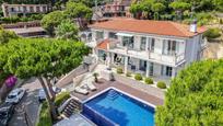 Vista exterior de Casa o xalet en venda en Cabrils amb Aire condicionat, Calefacció i Jardí privat