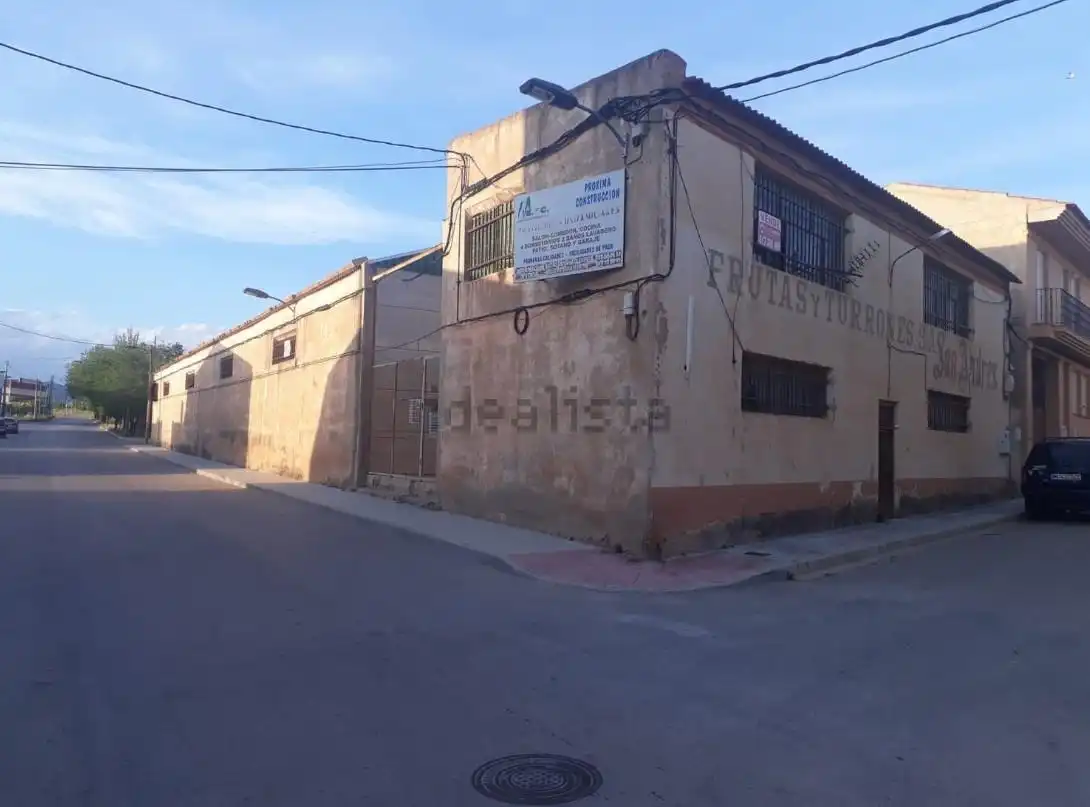 Vista exterior de Nave industrial en venta en Tobarra