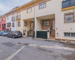 Vista exterior de Casa adosada en venda en Las Gabias amb Calefacció, Traster i Balcó