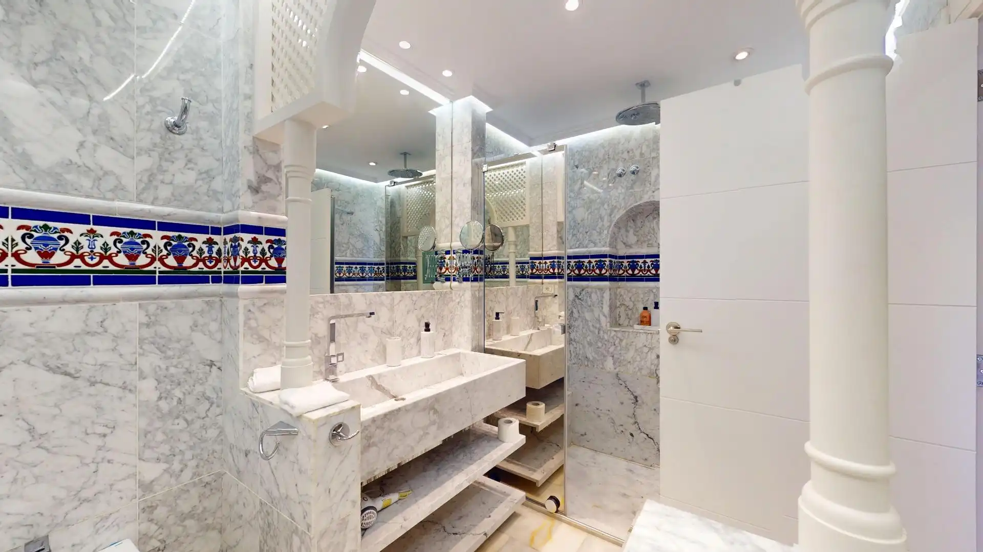 Bathroom of Flat for sale in Puerto de la Cruz