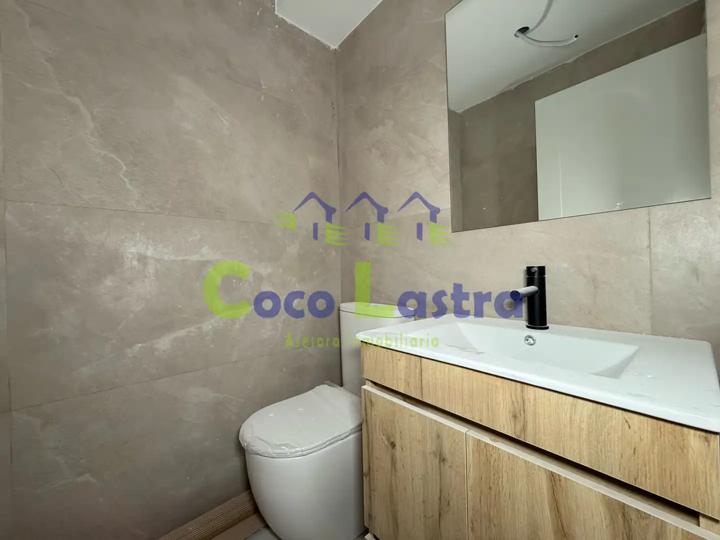 Badezimmer von Haus oder Chalet zum Verkauf in Villamayor mit Klimaanlage, Heizung und Privatgarten