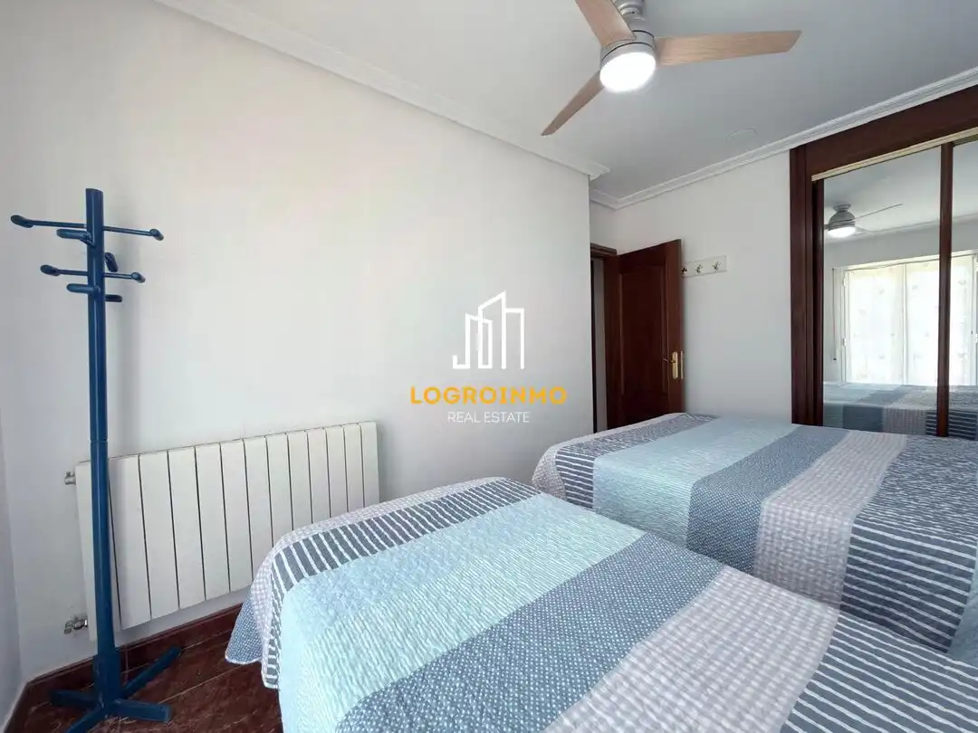 Habitación de Casa o chalet en venta en El Redal con Calefacción, Trastero y Piscina