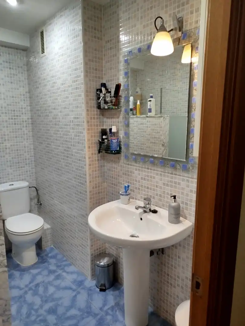 Bathroom of Flat for sale in Valencia  with Air Conditioner, Parquet flooring and Oven